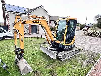 Hyundai R27 3 Ton Digger • £100