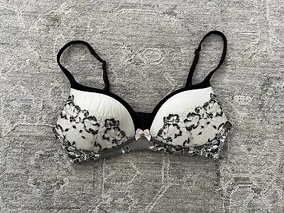 Victoria’s Secret Body By Victoria Wireless Bra Black/White Lace 32C VGUC • $16