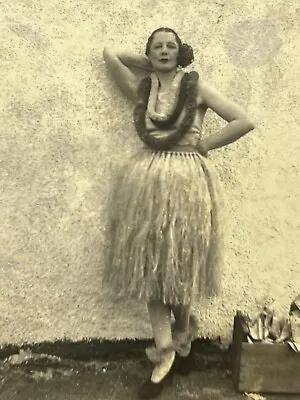 Y2 Photograph Artistic 1930-40's Pretty Woman Grass Skirt Hula Leis  • $22.50