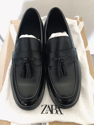 £45 • Buy Zara Black Tassel Loafers - UK Size 8