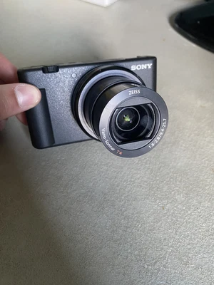 $660 • Buy Sony ZV-1 Digital Compact Vlogging Camera- Black