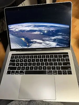 MacBook Pro Retina 13.3-inch (2019) - Core I5 16GB - SSD 256GB • $400