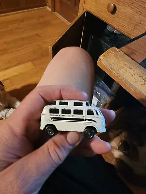 Maisto 1:64 Volkswagen VW Bus Champer Camper White Diecast • $4.95