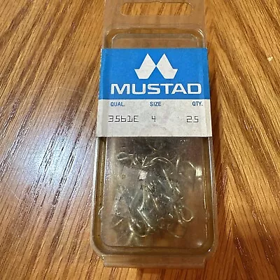 25 Mustad 3561 E Size 4 Treble Hooks • $11.50