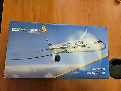 Singapore Airlines Dreamline 787-10  Scale  1:200 • $150