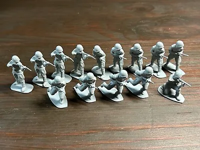 Vintage Airfix WW2 Russian Infantry - 54mm/ 32nd - Toy Soldiers - 1970s • $45