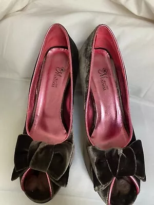Stunning Vintage Poste Mistress Velvet Bow Peep Toe Shoes Size 6/39 • £45