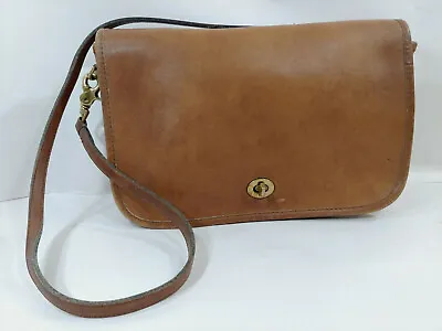 Vtg COACH Legacy Leather Brit Tan Brwn Saddle Crossbody Shoulder Purse Hand Bag  • $174.45