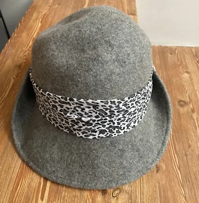 Marks & Spencer 100% Wool Hat With Leopard Print Ribbon And Bow  • £4