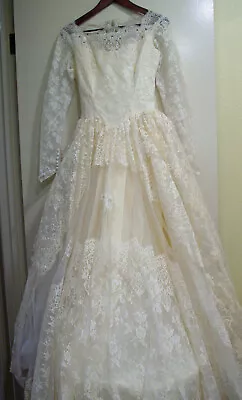 Vintage Wedding Dress 1960s Unbranded • $12.50