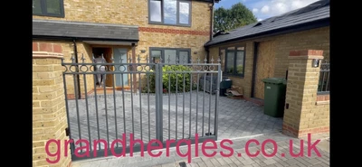 £1 • Buy AUTOMATIC ELECTRIC  SLIDING GATES-the Price Is For Making An Offer