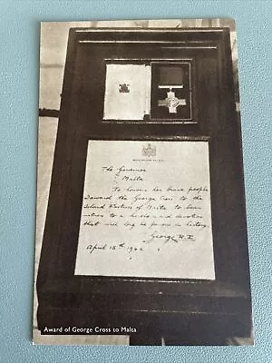 Vintage Postcard Award The George Cross To Malta • £0.99