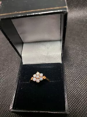 Vintage 9ct & Opal Daisy Ring. Size M • £110