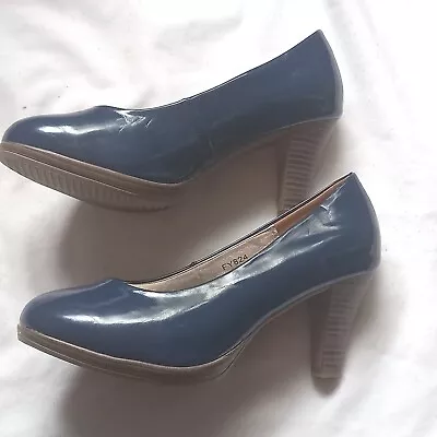 Natures Own Navy Court Shoes Heels Size 6EEE  • £12.50