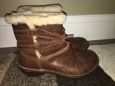 UGG Caspia Brown Leather Ankle Lined Booties Boots Women's Sz 6 • $40