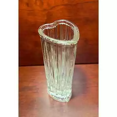 Vintage 1982 FTD Tall 7.5” Glass Bud Vase Clear Ribbed Heart Shape   • $15