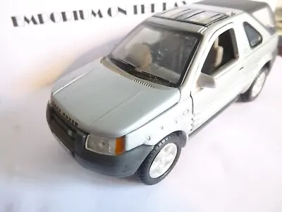 VGC LAND ROVER FREELANDER Mk1  MODEL CAR SILVER 3 DOOR SOFTBACK 1/32 SCALE SUV • £14.99