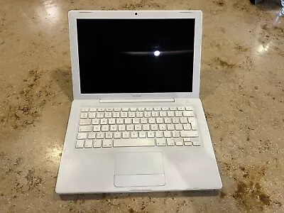 Apple MacBook A1181 13.3  Laptop - MB061B/B (November2007) • £10