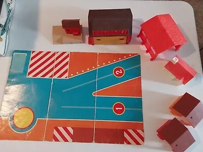 LARGE MIXED LOT VINTAGE 1970's MATTEL PUTT-PUTT-BUILDINGSAIRPORT PLAY MAT • $11