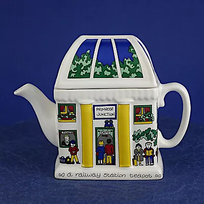 Novelty Wade English Life Railway Station Collectors Teapot - 13.25cm/5.25  High • £4.99