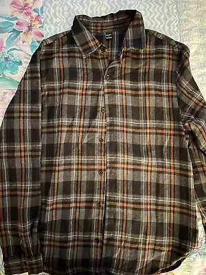 Men’s Large Flannel • $5