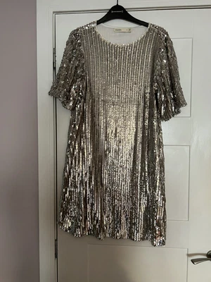 £10 • Buy Oasis Silver Sequin Short Dress Size 12