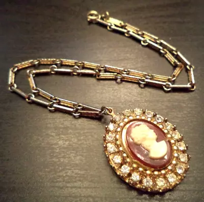 Stunning Vintage Estate High End Rhinestone Cameo Gold Tone 14.5  Necklace! G625 • $0.99