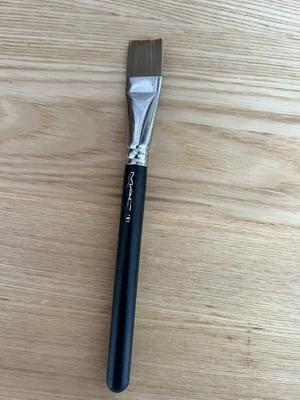 £10 • Buy Mac Cosmetics Brush 191
