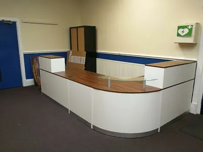 £925 • Buy White And Walnut Reception Desk Curved Glass Unit Aluminium Plinth Large Desk