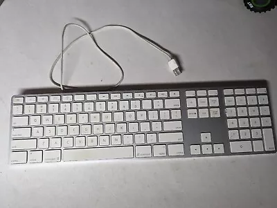 Apple Wired Keyboard (A1243 Aluminum White USB Passthrough) • $22.99
