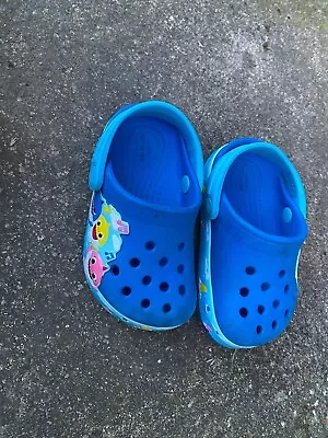 Toddlers Crocs Baby Shark Band Clogs Kids Lightweight Graphic Sandals  Size 5 • £9