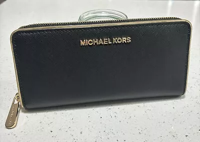 Michael Kors Jet Set Travel Color Black- Perfect Condition • $34