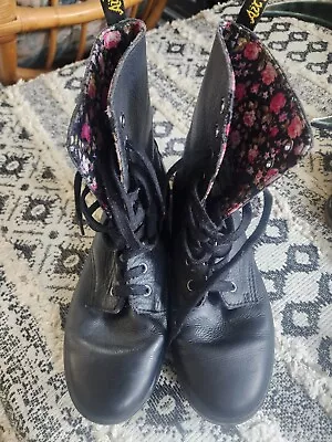 Doc Martins Stratford Air Women 8 • $80