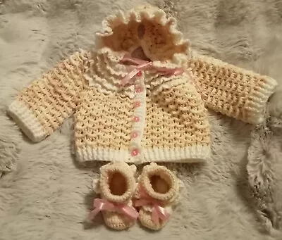 Handmade Crochet Baby Girl Set 0-3 Months • £17.86