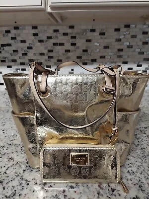 MICHAEL MICHAEL KORS Metallic Gold Signature Handbag With Wallet. Pre-Owened  • $120