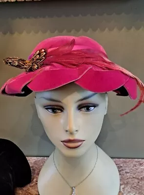 Vintage 30s 40s 50s Ladies HAT Vtg Fuchsia Hot Pink Velvet Hat With Feather Hat • $9.77