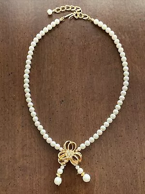 Vintage Avon Faux Pearl Clear Rhinestone Gold Tone 90s Necklace Bow Design • $18.99