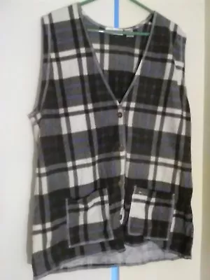 Men's Plaid Knit Vest With Front Pockets Size L New • $34.99