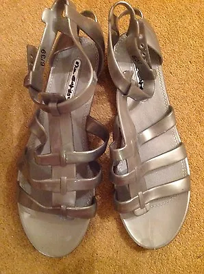 BNWT MISS SELFRIDGE Silver Gladiator T Bar Plastic Sandals Size 6 RRP £25.00 • £17.50