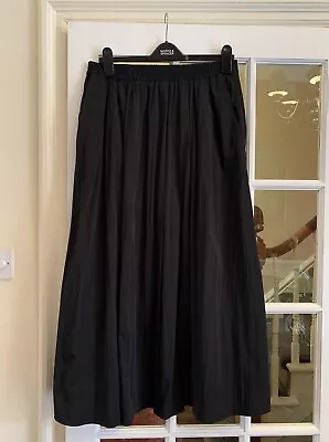 Zara Black Flowy Voluminous Midi Skirt • £20