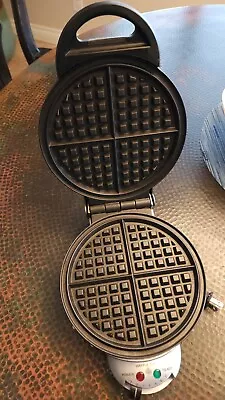 VillaWare Uno Classic Belgian Waffle Maker Waffler Model 2004 Round Chrome • $9.68