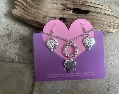 Pretty Silver Coloured Hammered Heart Statement Necklace Set. • £5