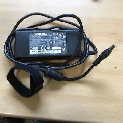 Genuine TOSHIBA PA-1900-22 - AC/DC ADAPTER 15V = 6A • £8