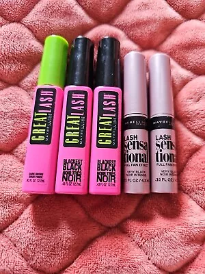 Mascara  Maybelline • $10