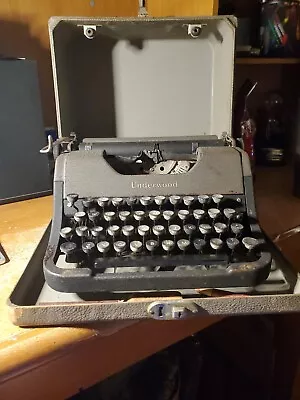 1949 Vintage Underwood Leader Typewriter W/ Case Teal • $60