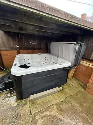 2016 Jacuzzi J335 Hot Tub. Steps Cover Stereo Delivery • £3000