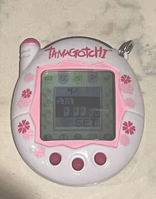 BANDAI Tamagotchi Connection V3  2004 - Pink Flowers • £80