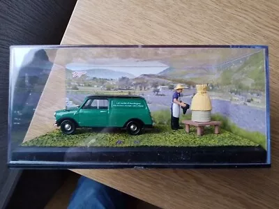 Altaya Minivan Green With Blacl Roof In Case With Figurine Diorama. Scale 1:43 • £10