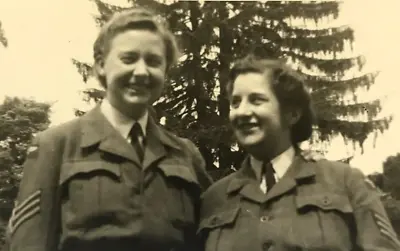 £8.99 • Buy Vintage Photo WRAF RAF Women In Uniform Laughing Happy Buckeburg Germany 1940s