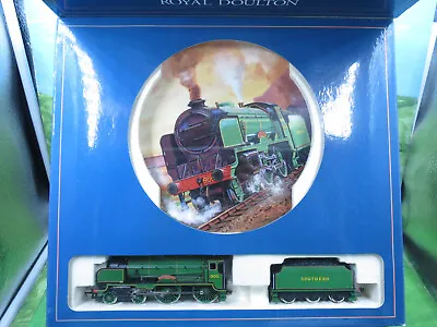 Hornby Royal Doulton R648 Schools Class Loco Tonbridge 905 - Boxed With Plate • £74.99